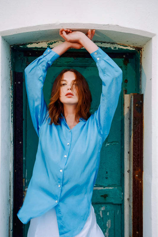 Chemise droite fluide en soie bleue