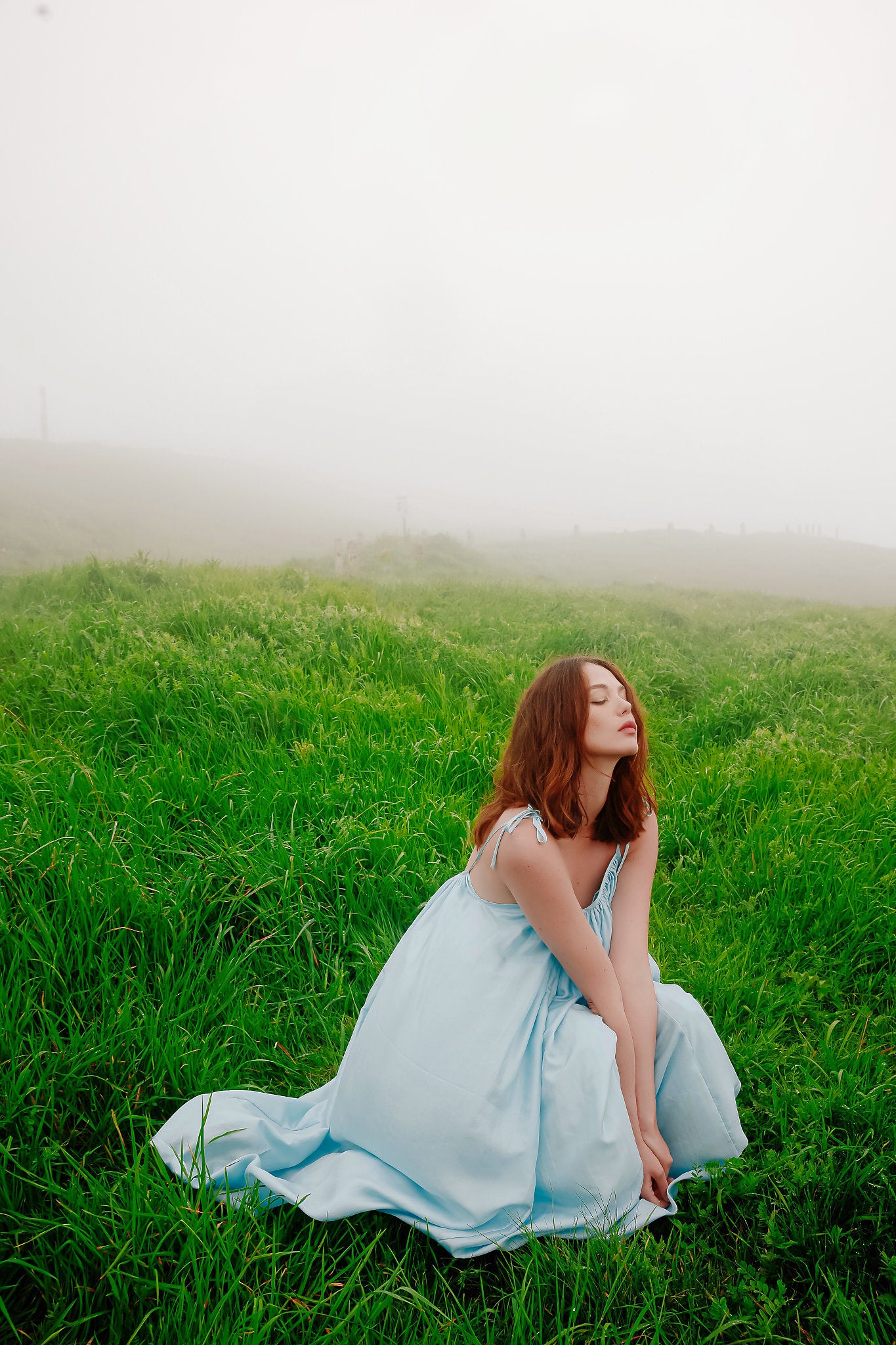 Robe d'été dos nu fluide légère en moussline de soie_robe en soie bleue ciel
