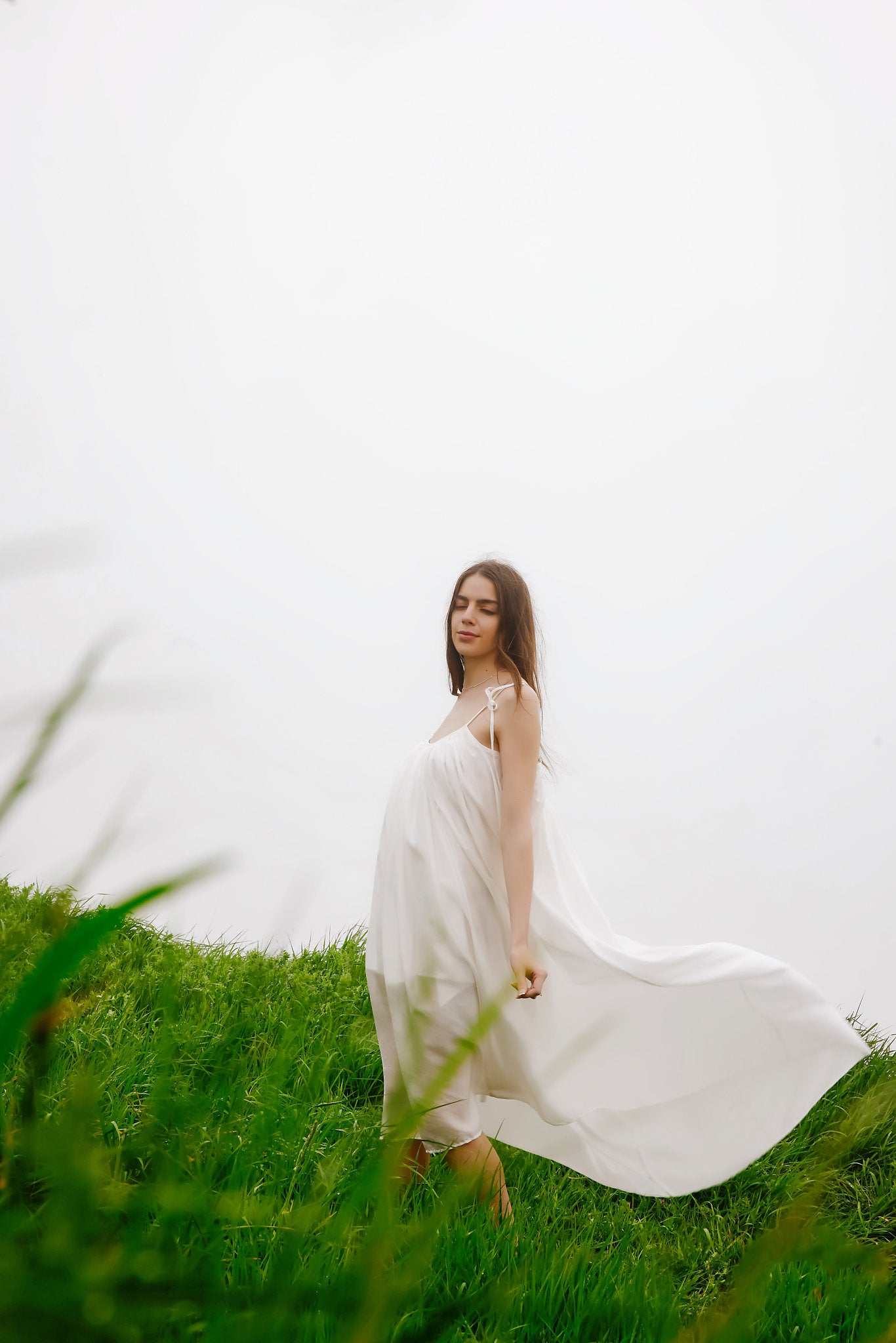 Robe d'été dos nu fluide légère en moussline de soie_robe en soie blanche