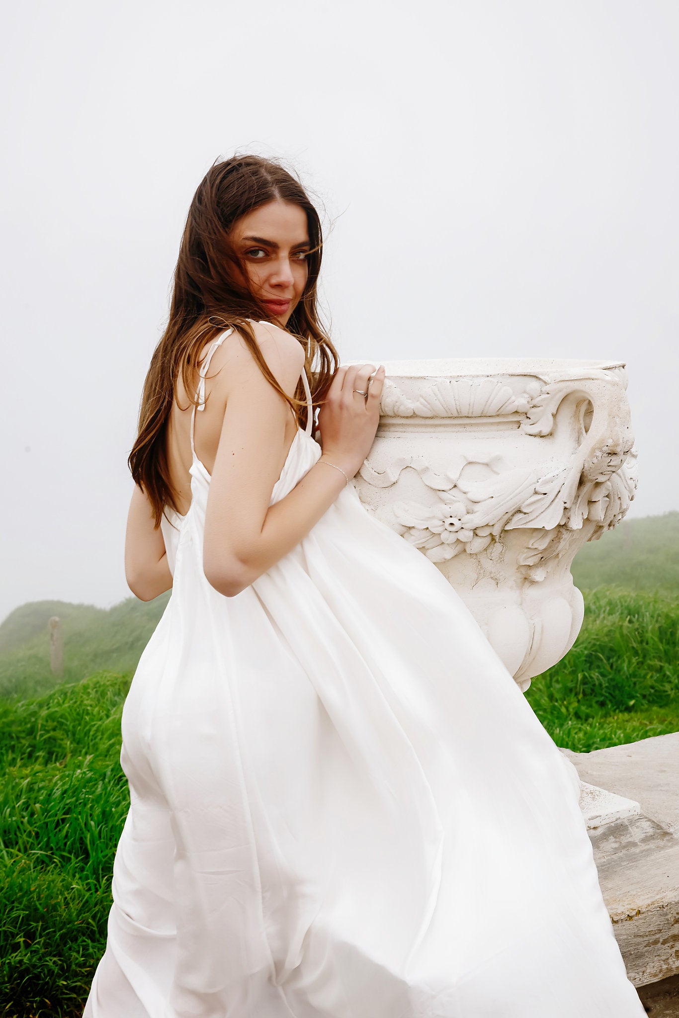 Robe d'été dos nu fluide légère en moussline de soie_robe en soie blanche