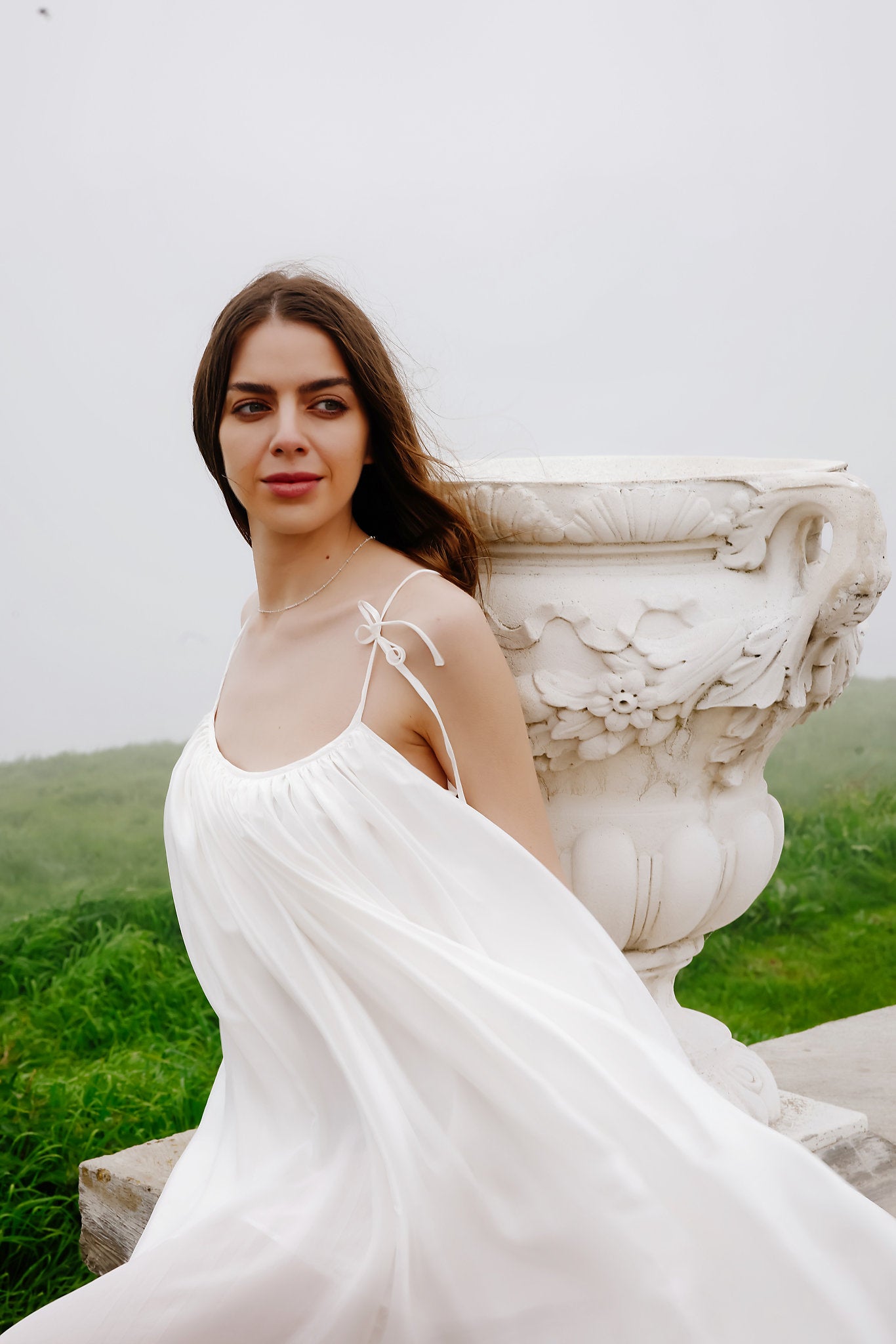 Robe d'été dos nu fluide légère en moussline de soie_robe en soie blanche