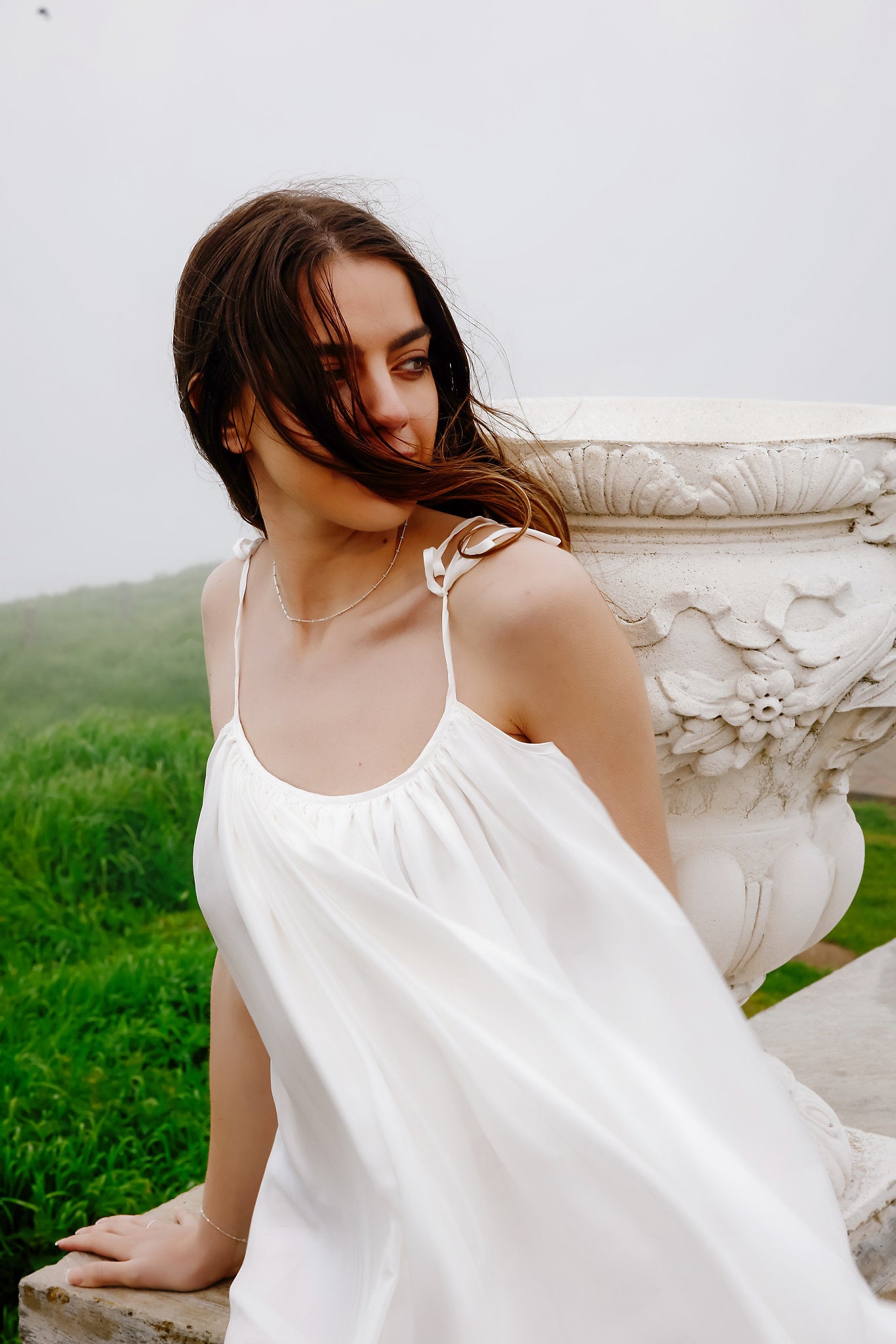 Robe d'été dos nu fluide légère en moussline de soie_robe en soie blanche