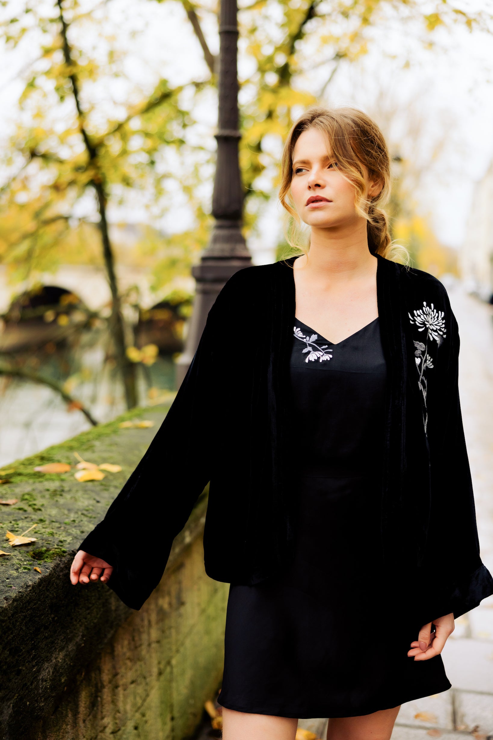 Veste Kimono velour de soie brodée main_Silk velvet kimono hand embroidered