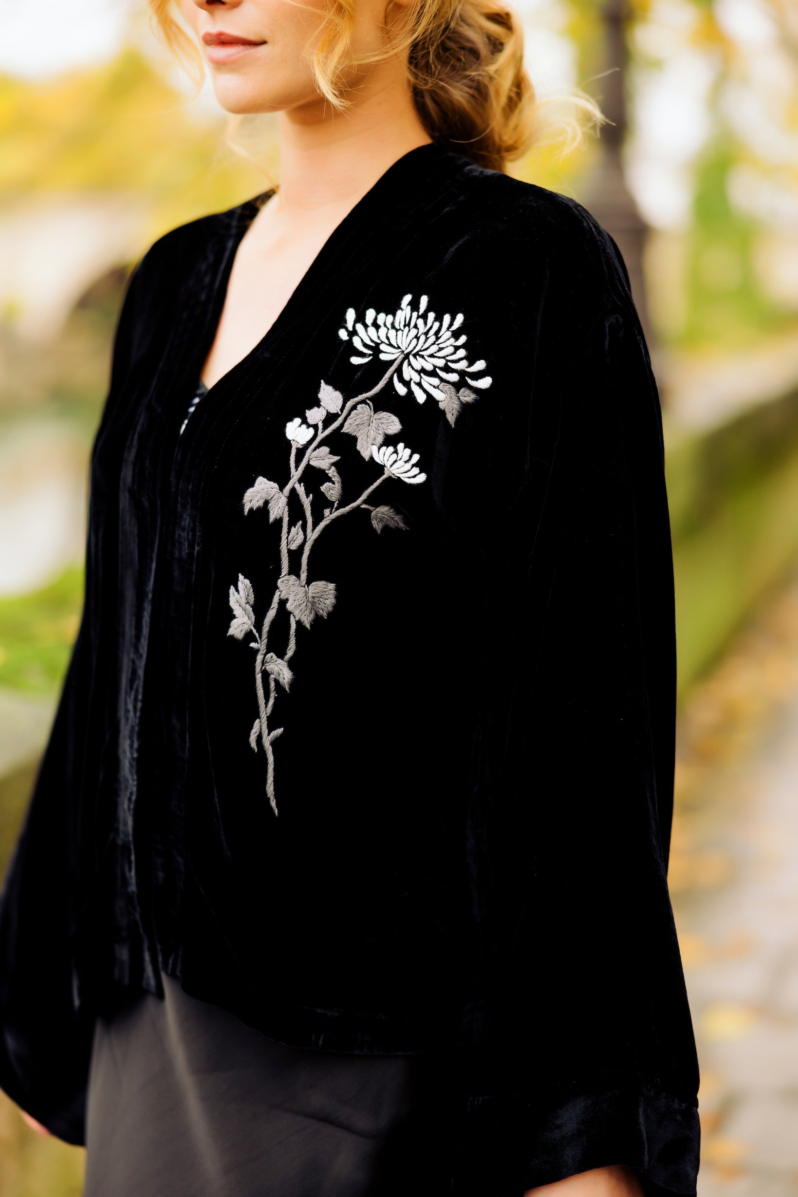 Veste Kimono velour de soie brodée main_Silk velvet kimono hand embroidered
