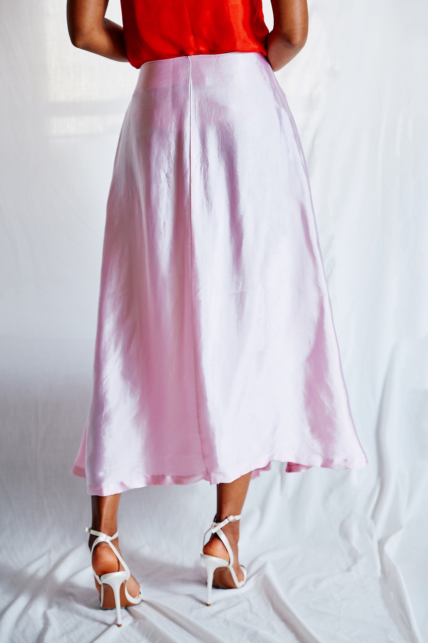 jupe rose fendue brodée à la main